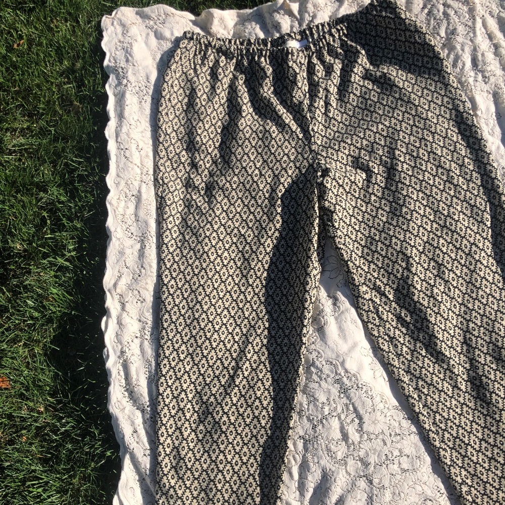 Appleseed’s Geometric DiamondPrinted Palazzo Pants - Picture 3 of 7